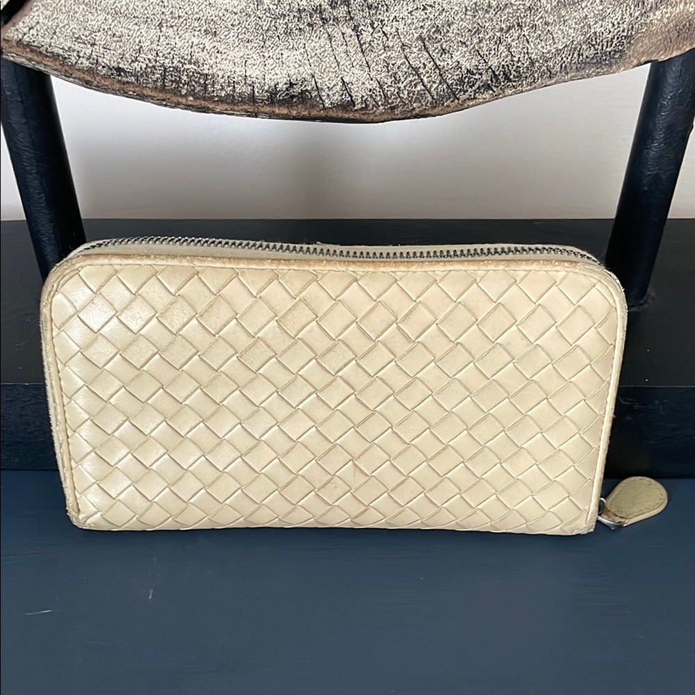 Bottega Veneta Cream Intrecciato Leather Wallet